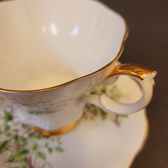 Vtg Royal Albert Friendship Hand Painted Floral Design Teacup And Saucer Set - Picture 5 of 10